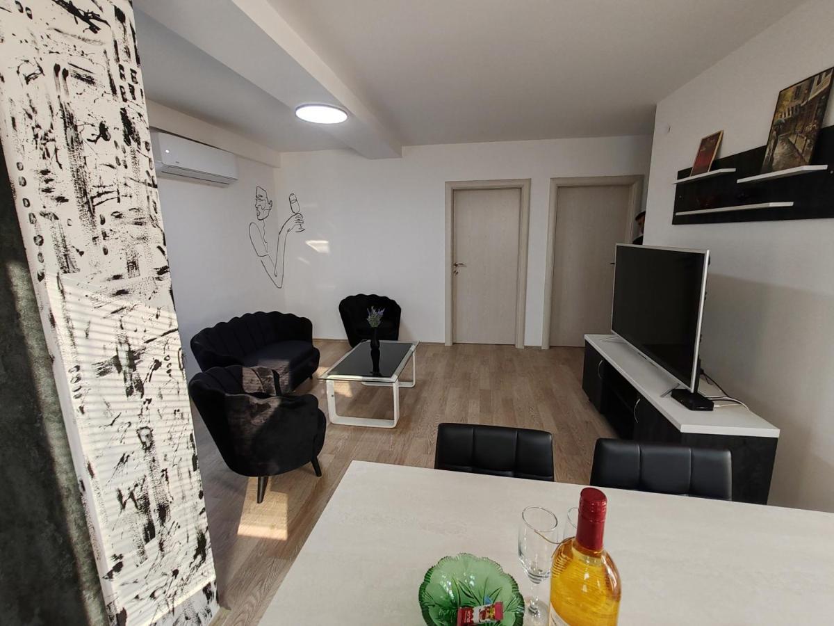 Central Modern Flat M&M Apartments Skopie Exterior foto